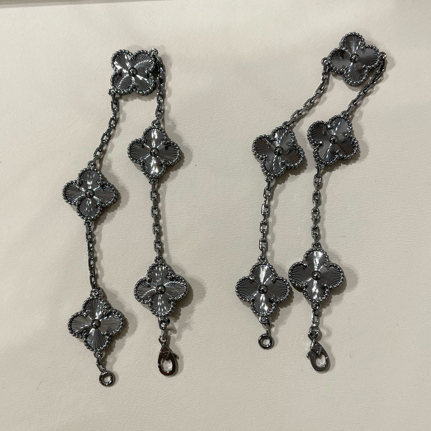 [?Vintora]CLOVER 5 MOTIF BLACK BRACELET