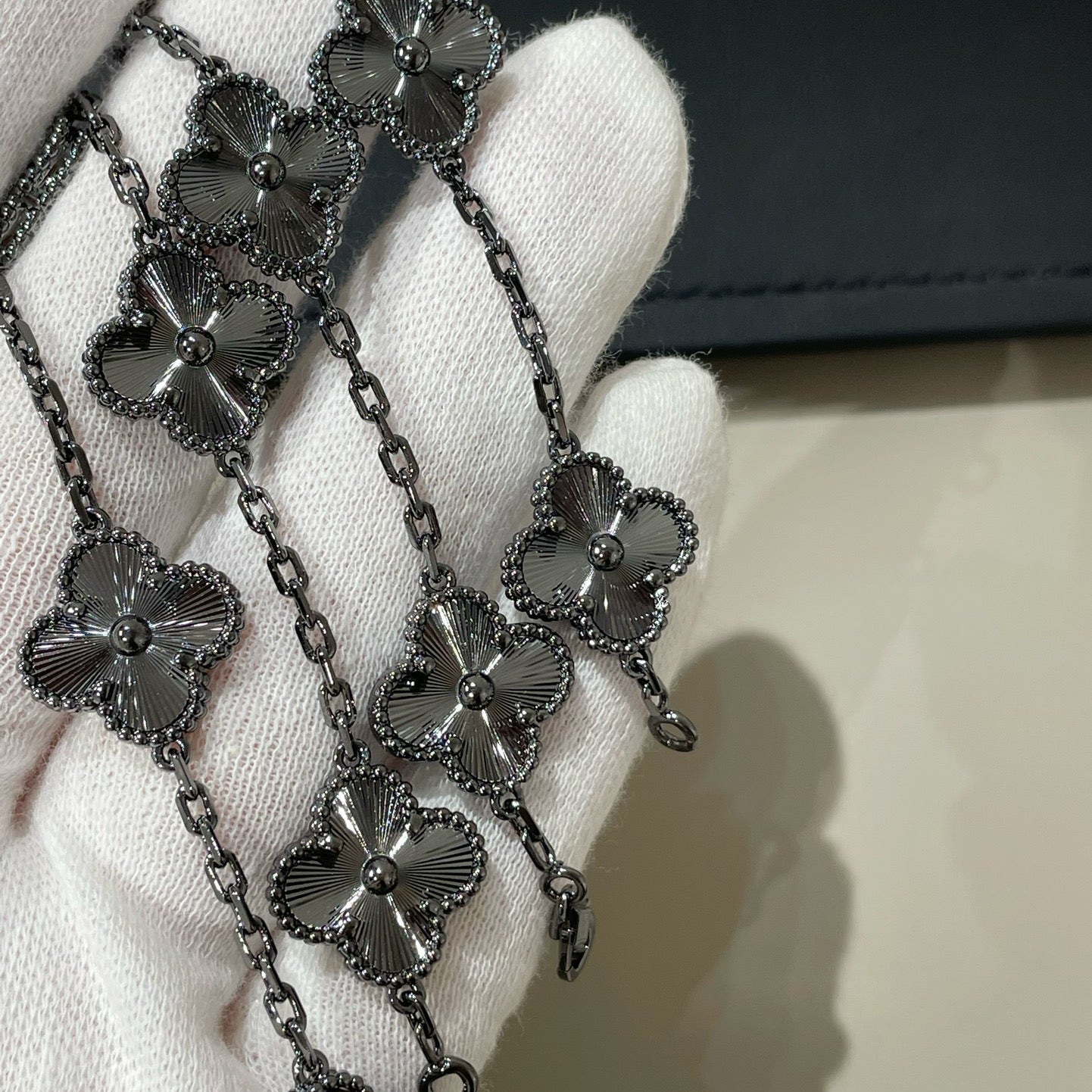 [?Vintora]CLOVER 5 MOTIF BLACK BRACELET