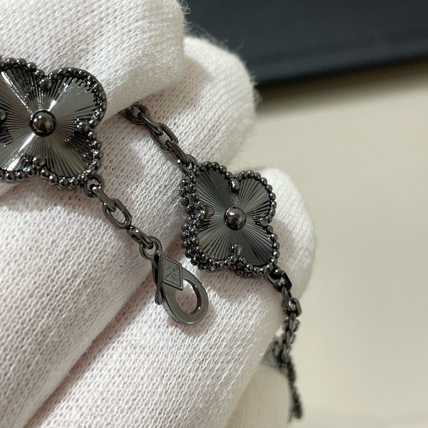 [?Vintora]CLOVER 5 MOTIF BLACK BRACELET
