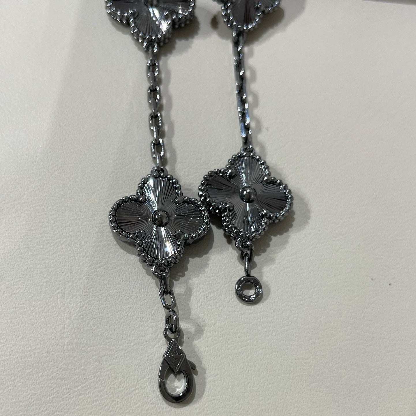 [?Vintora]CLOVER 5 MOTIF BLACK BRACELET