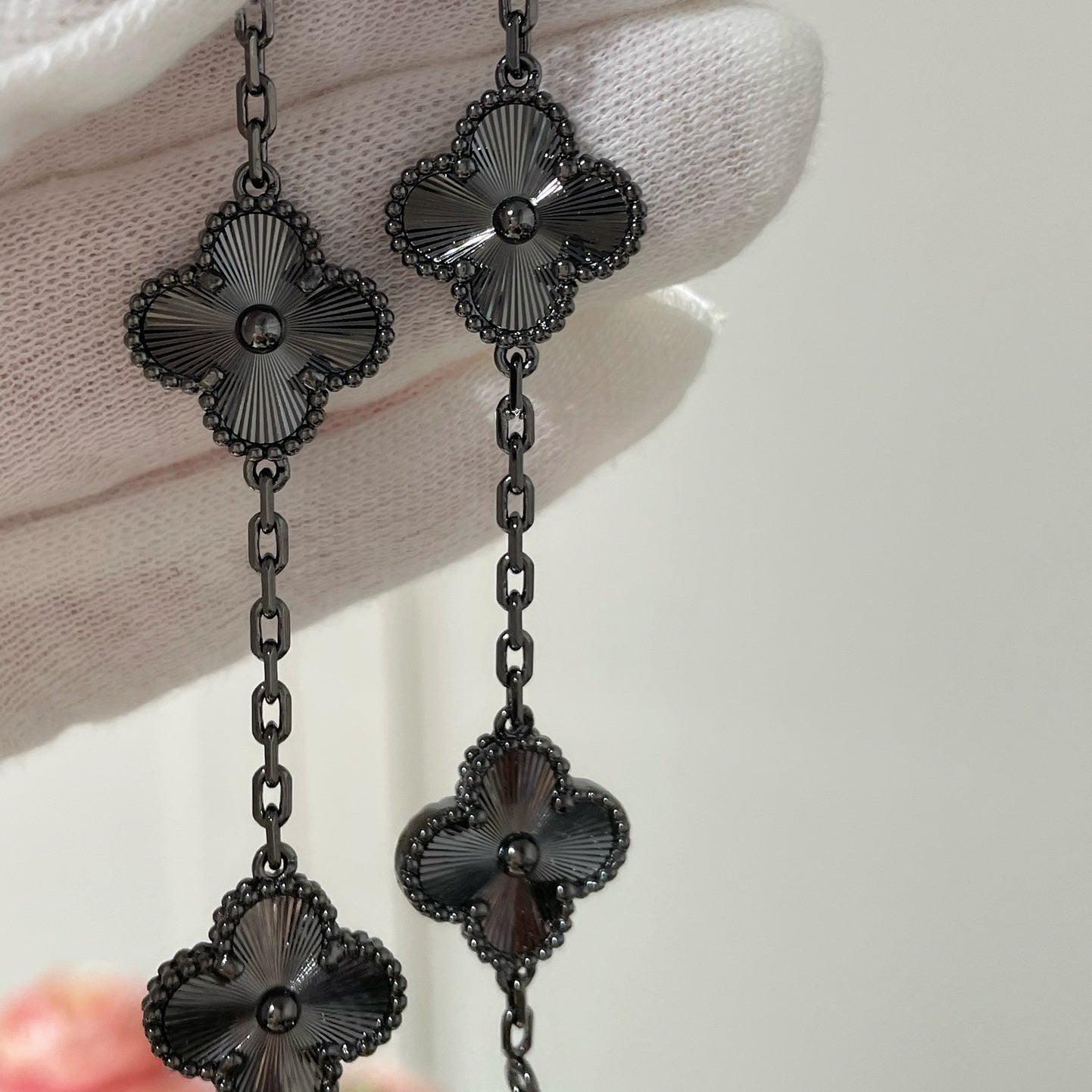 [?Vintora]CLOVER 5 MOTIF BLACK BRACELET