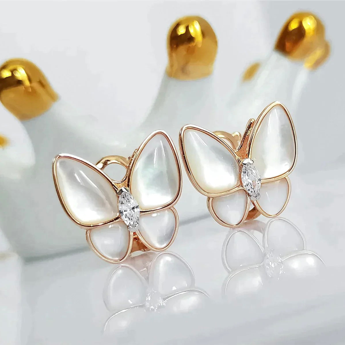 [Vintora]BOUCLES D'OREILLES PAPILLON EN NACRE