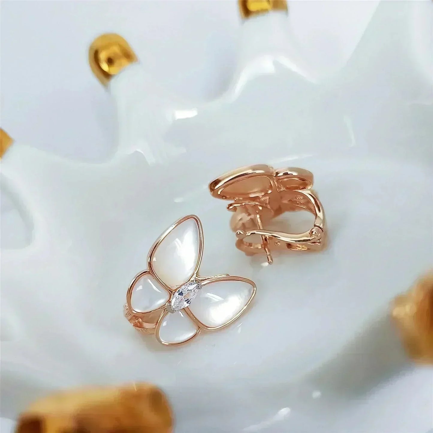 [Vintora]BOUCLES D'OREILLES PAPILLON EN NACRE