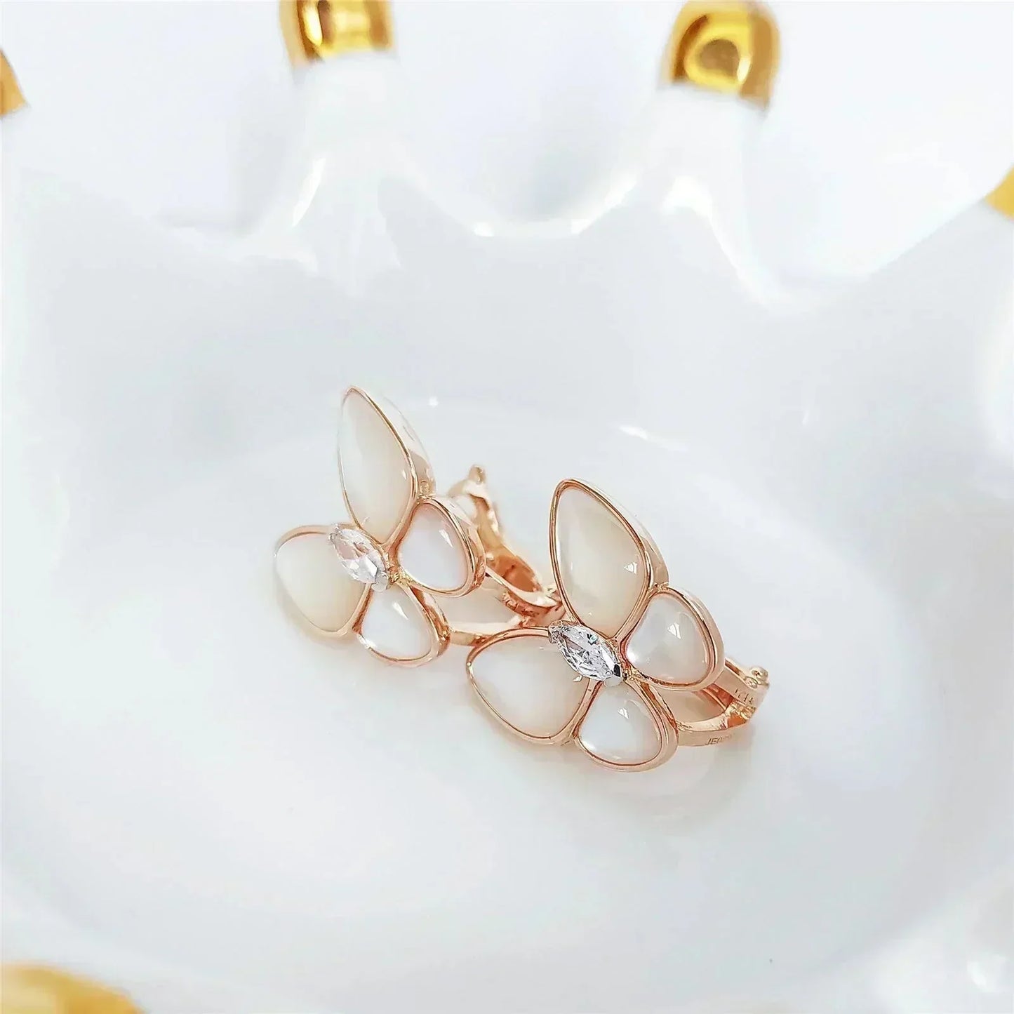 [Vintora]BOUCLES D'OREILLES PAPILLON EN NACRE