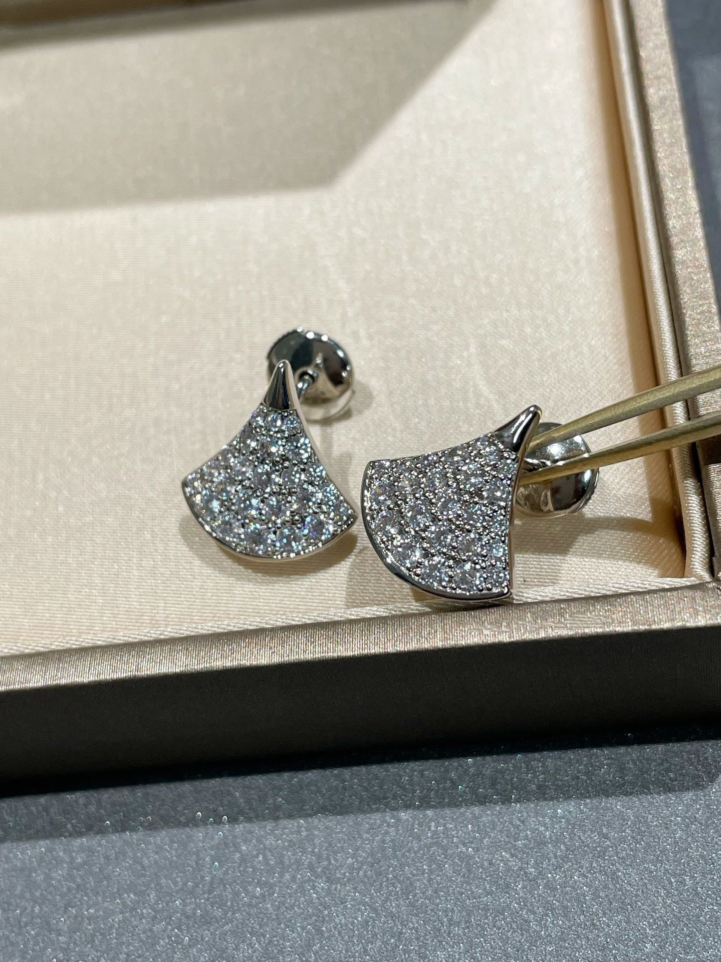 [Vintora]DREAM STUD EARRINGS DIAMOND