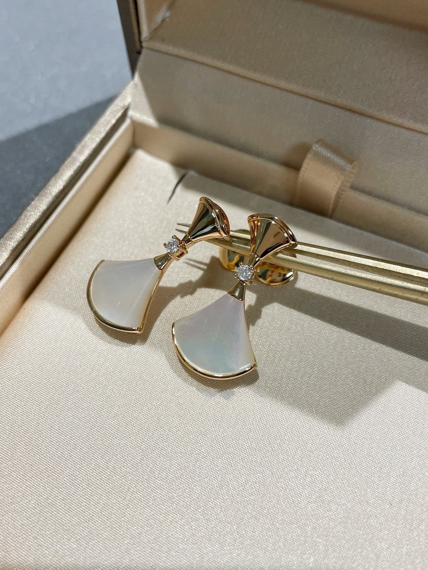 [Vintora]DREAM MOP 1 DIAMOND EARRINGS