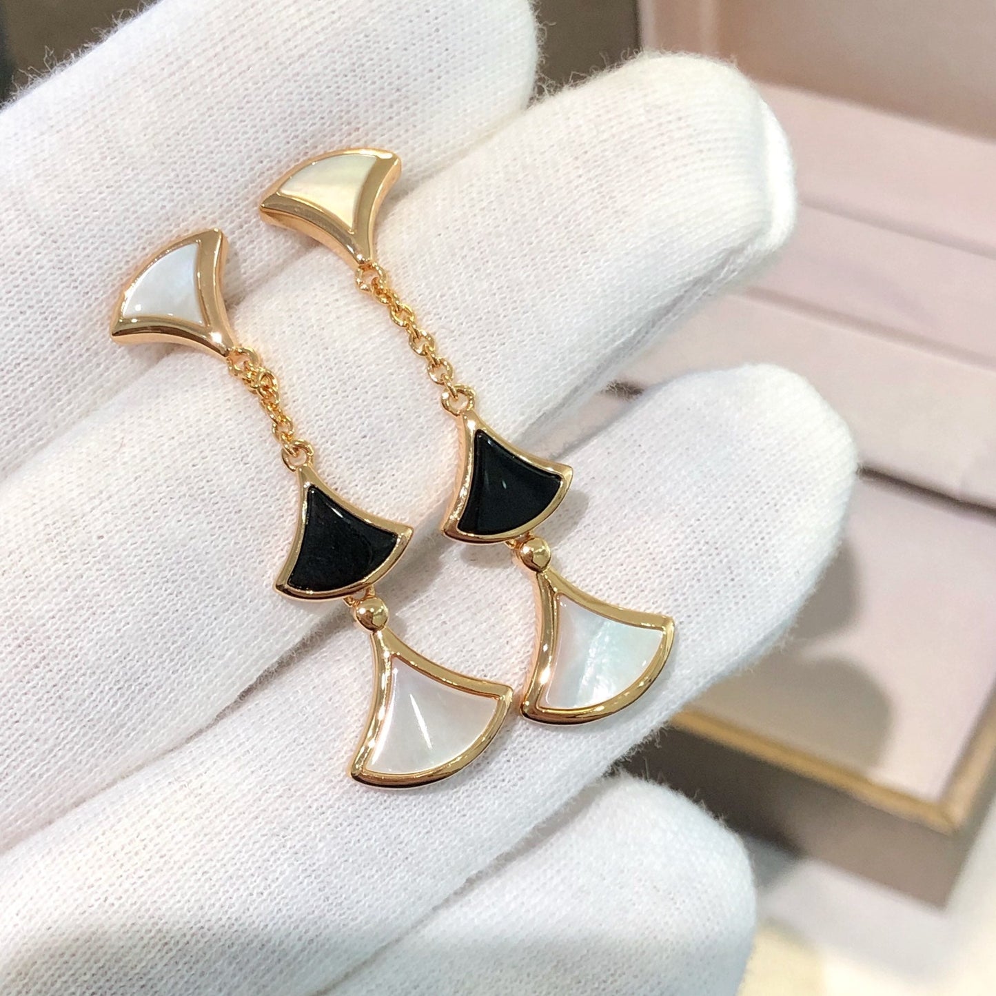 [Vintora]DREAM EARRINGS 3 MOTIFS ONYX MOP PINK GOLD