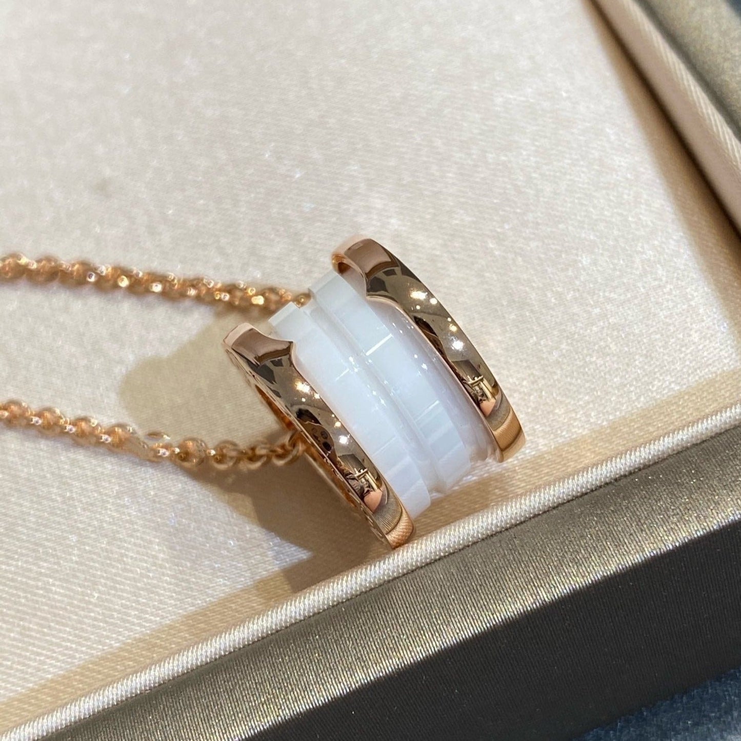 [Vintora]ZERO 1 WHITE CERAMIC PINK GOLD NECKLACE