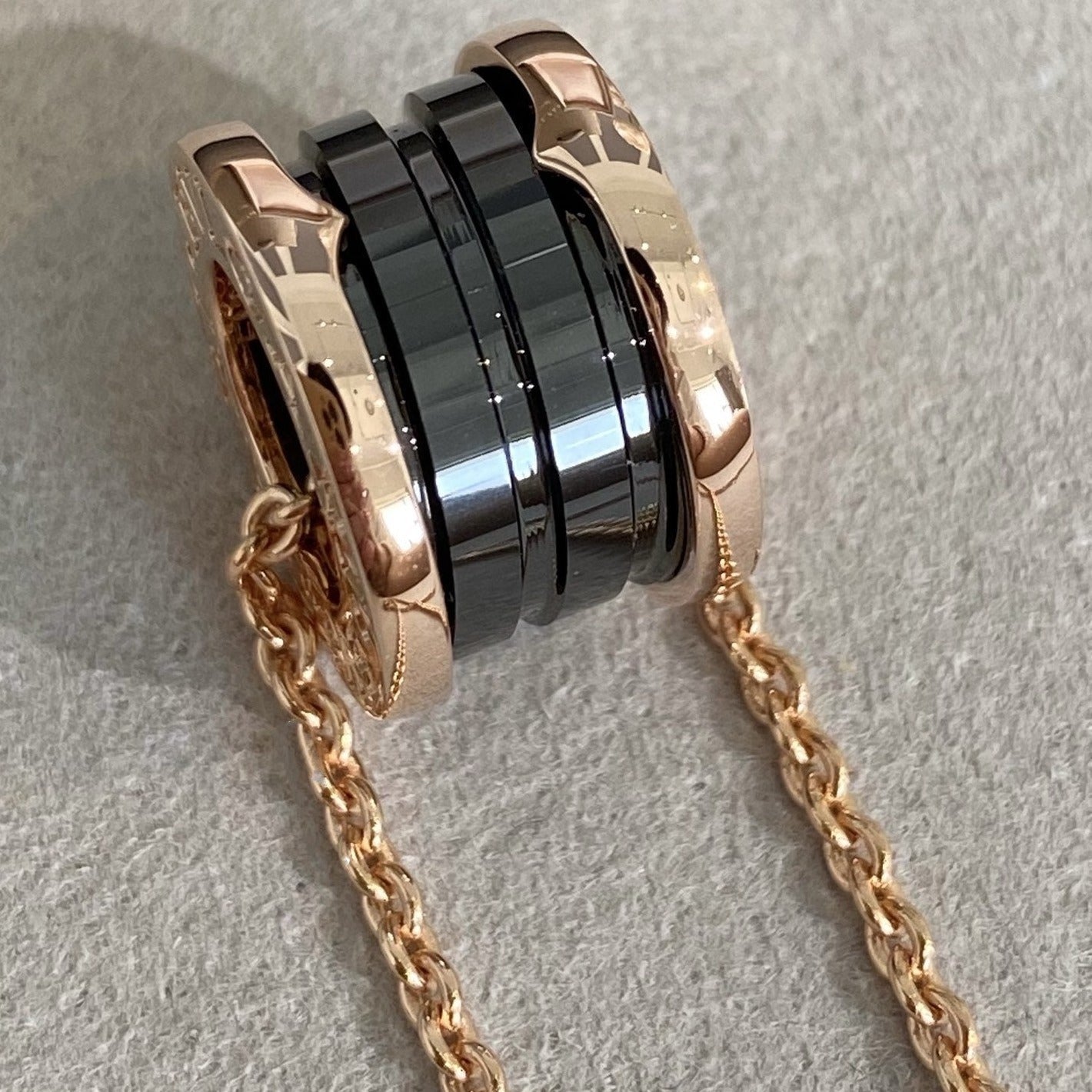 [Vintora]ZERO 1 BLACK CERAMIC PINK GOLD NECKLACE