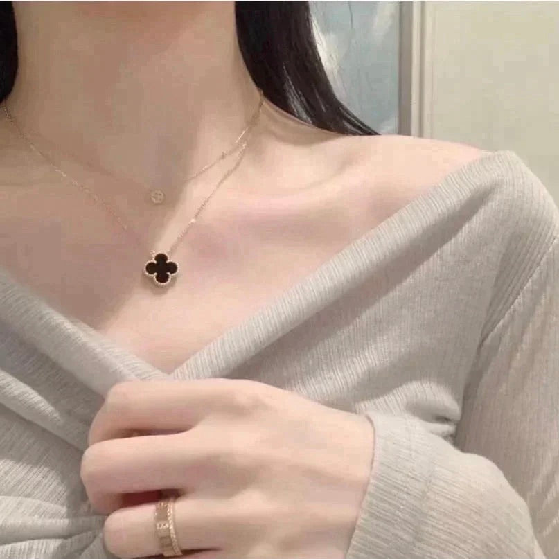 [Vintora]COLLIER FLEUR UNIQUE ONYX NOIR 15MM CLOVER