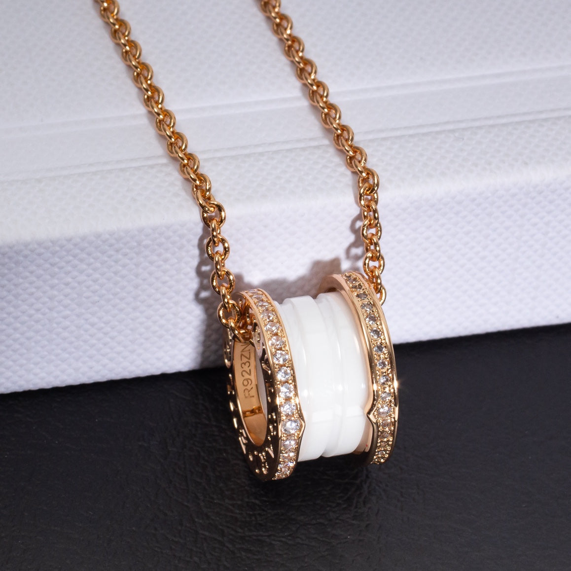 [Vintora]ZERO 1 WHITE CERAMIC PINK GOLD DIAMOND NECKLACE