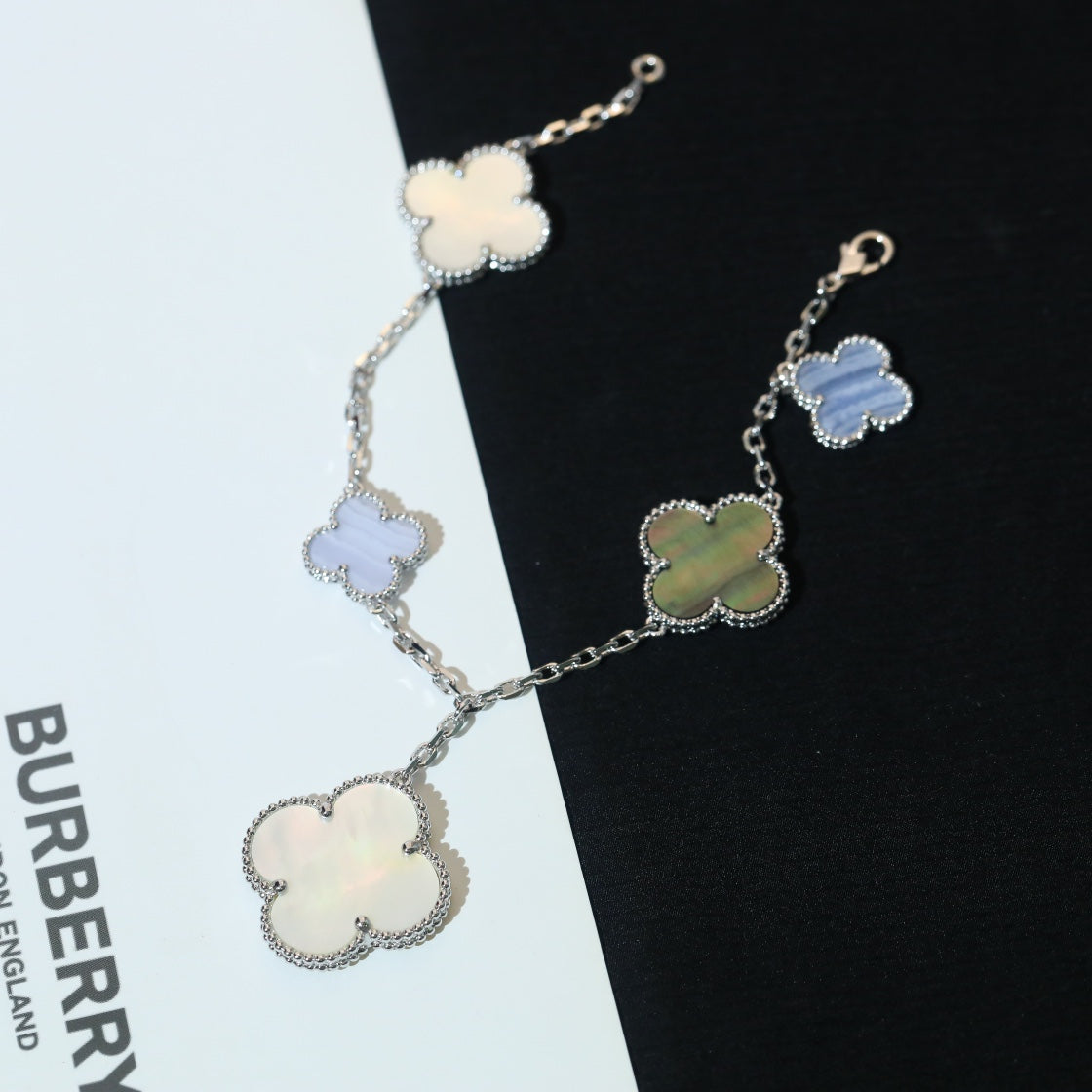 [Vintora]BRACELET CLOVER 5 MOTIFS NACRE CALCÉDOINE ARGENT