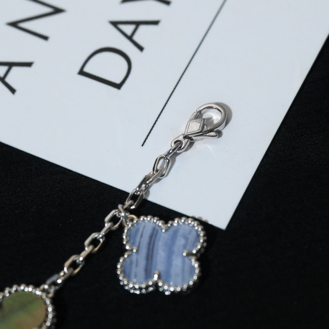 [Vintora]BRACELET CLOVER 5 MOTIFS NACRE CALCÉDOINE ARGENT