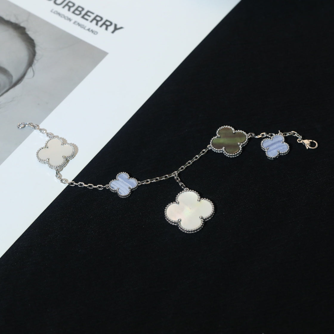 [Vintora]BRACELET CLOVER 5 MOTIFS NACRE CALCÉDOINE ARGENT