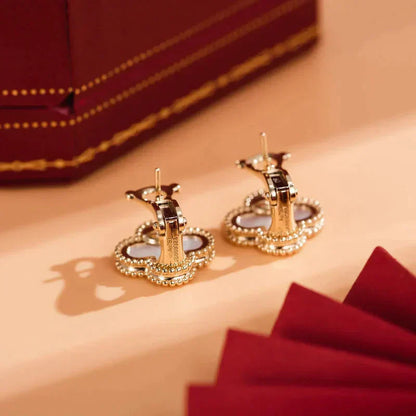 [Vintora]CLOVER MEDIUM 1 MOTIFS  WHITE MOP STUD EARRINGS