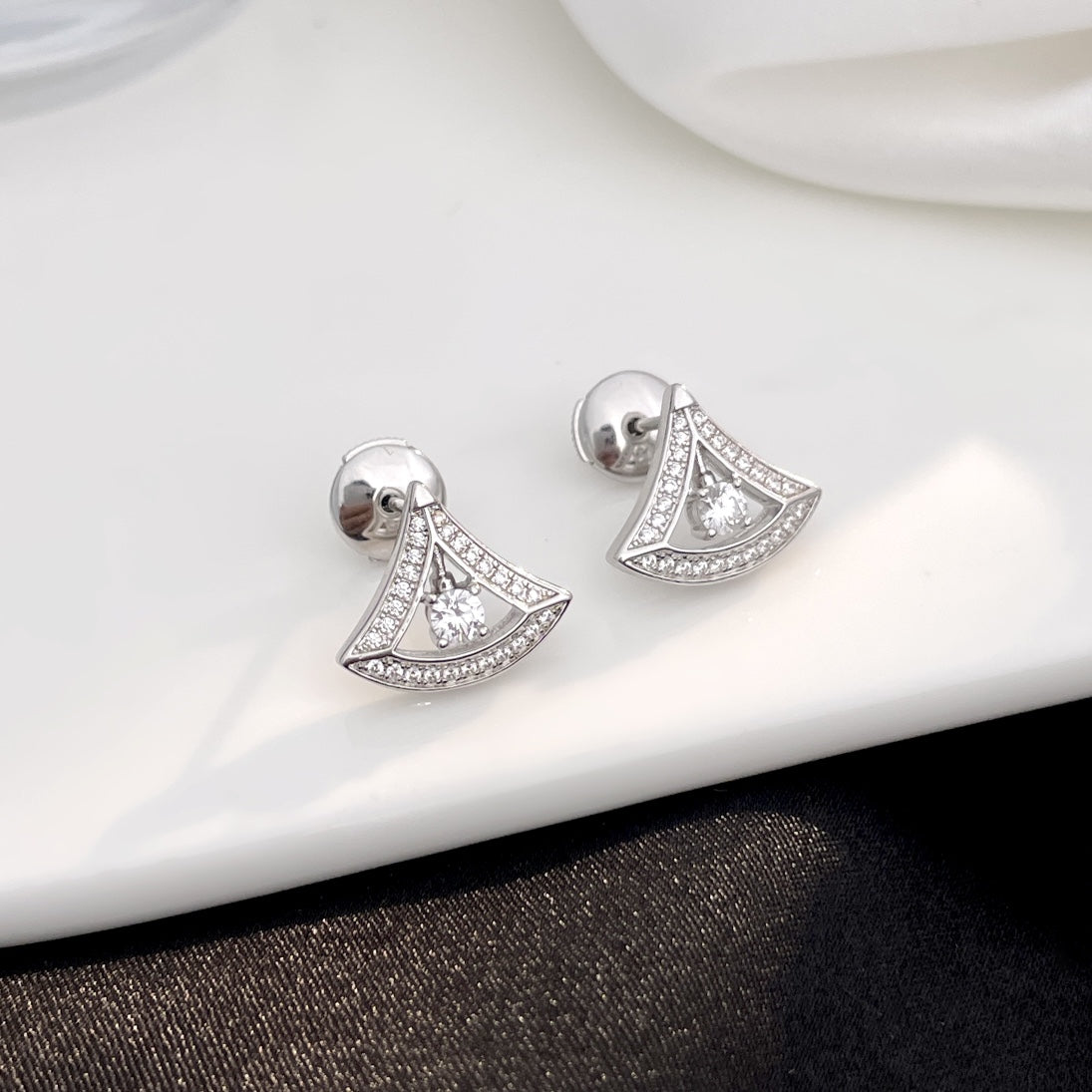 [Vintora]DREAM MINI DIAMOND STUD EARRINGS