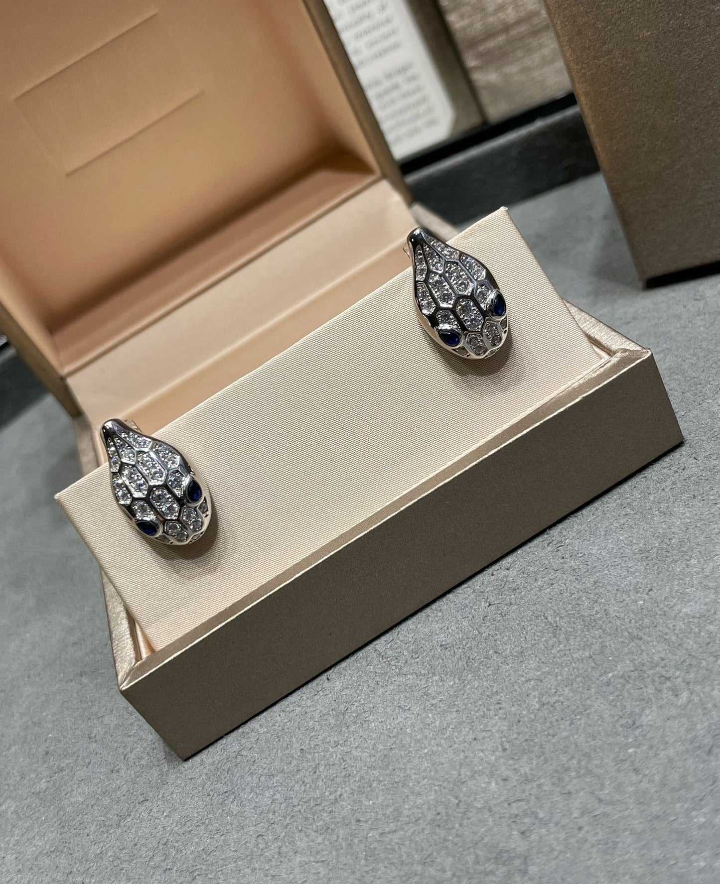 [Vintora]SERPENT DIAMOND STUD EARRINGS