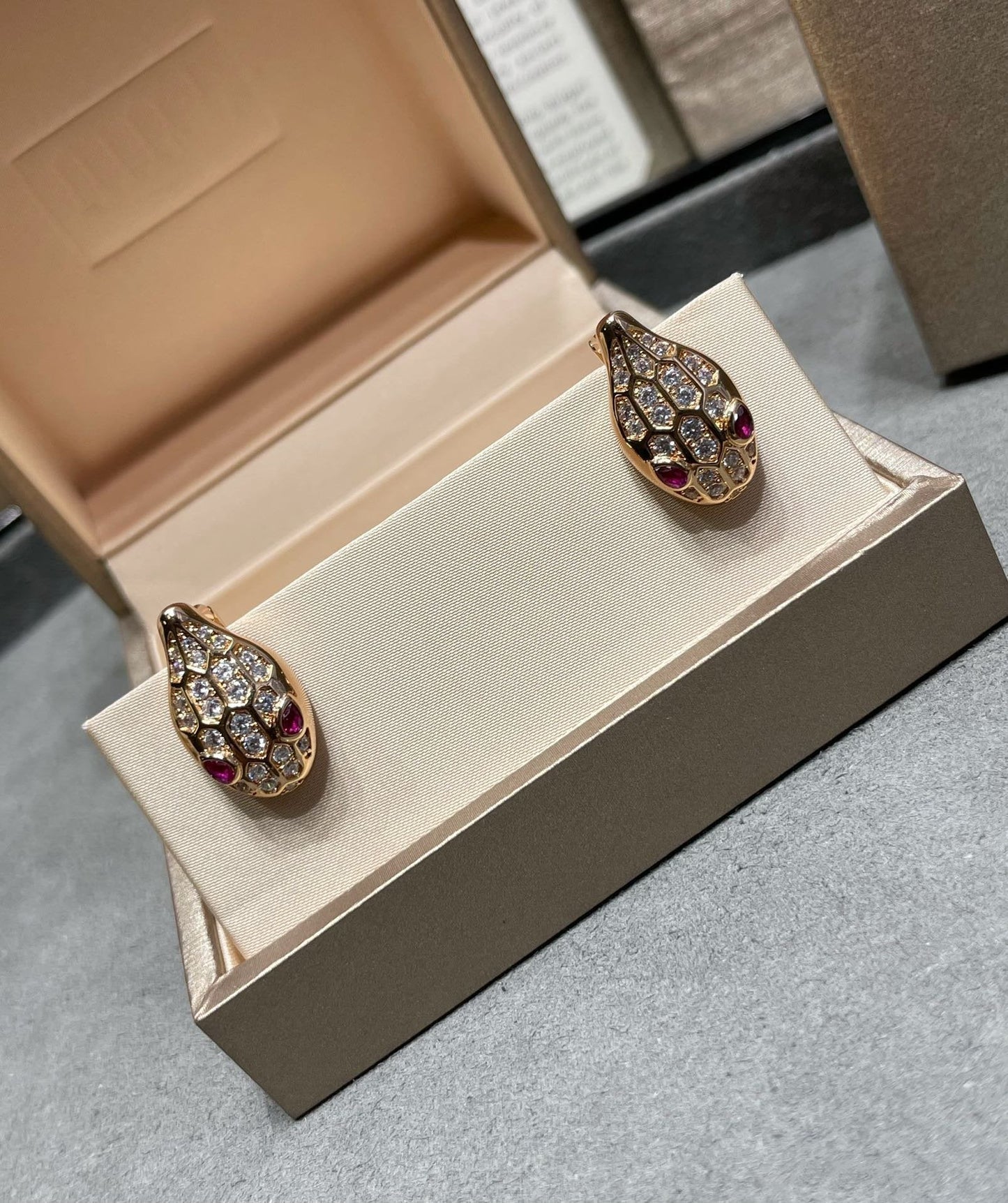 [Vintora]SERPENT DIAMOND STUD EARRINGS