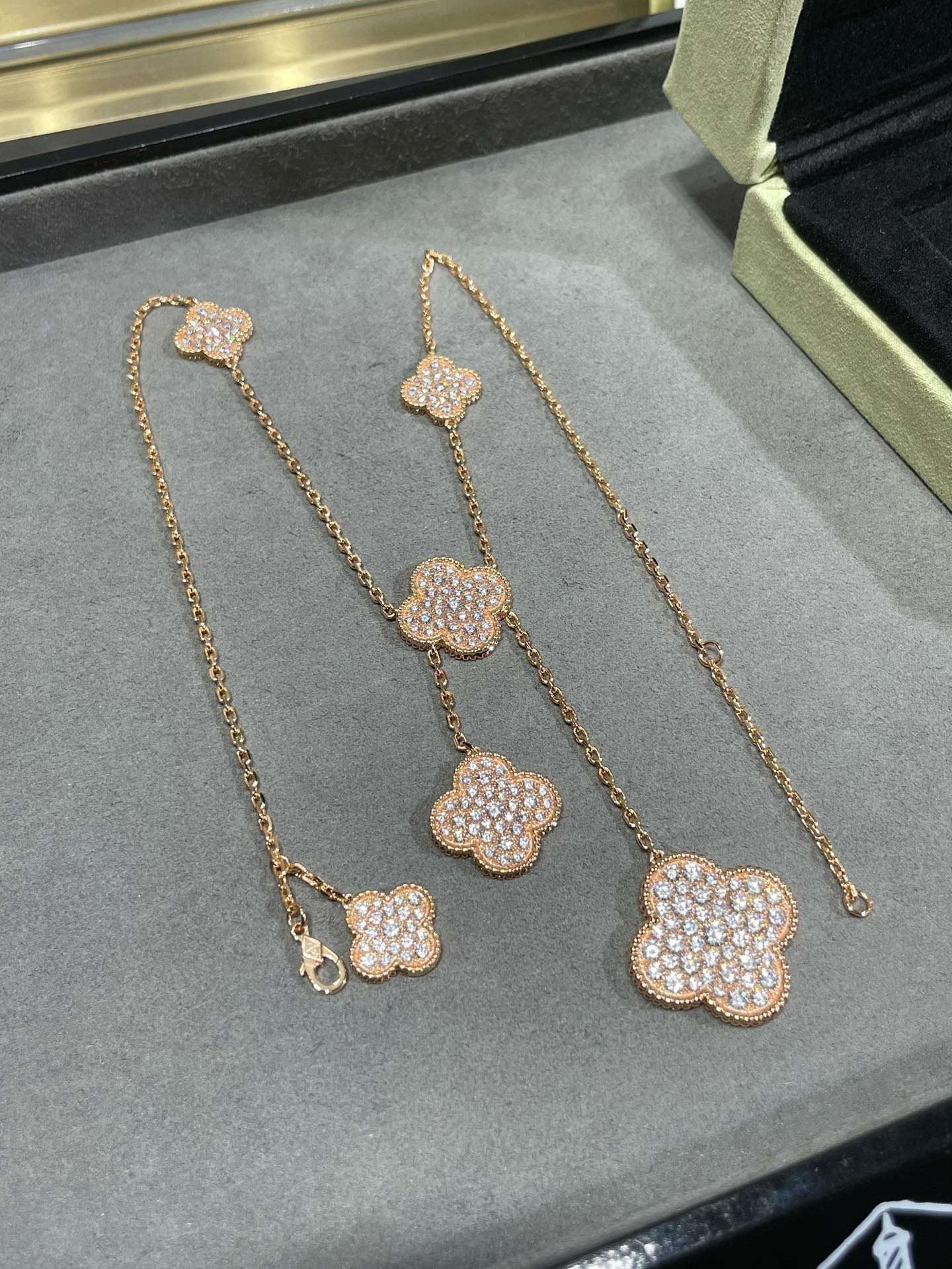 [Vintora]COLLIER TRÈFLE 6 MOTIFS PAVÉ DE DIAMANTS