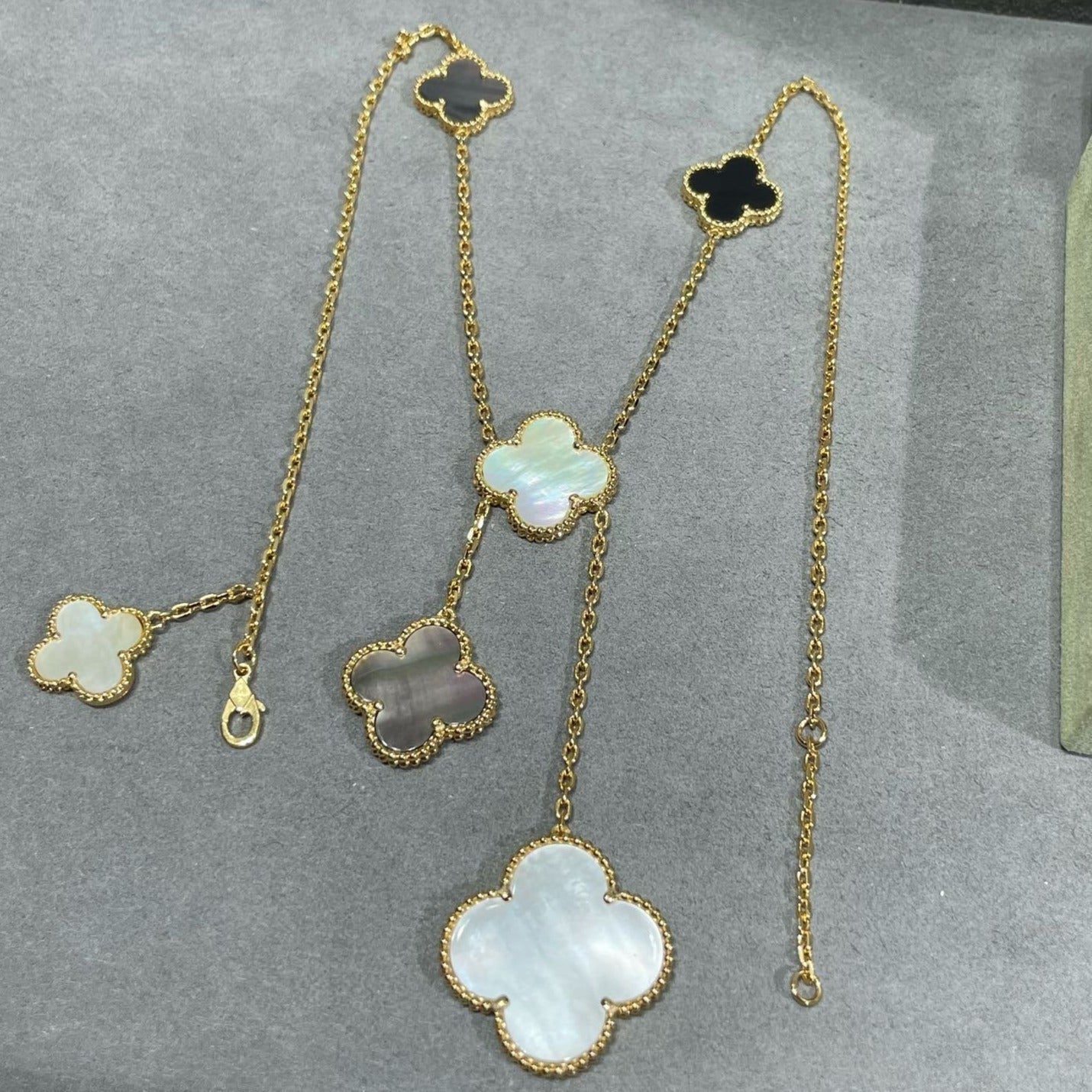 COLLIER ONYX OR 6 MOTIFS TRÈFLE [Vintora]
