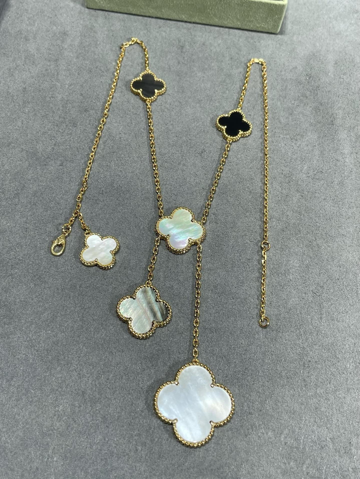 COLLIER ONYX OR 6 MOTIFS TRÈFLE [Vintora]
