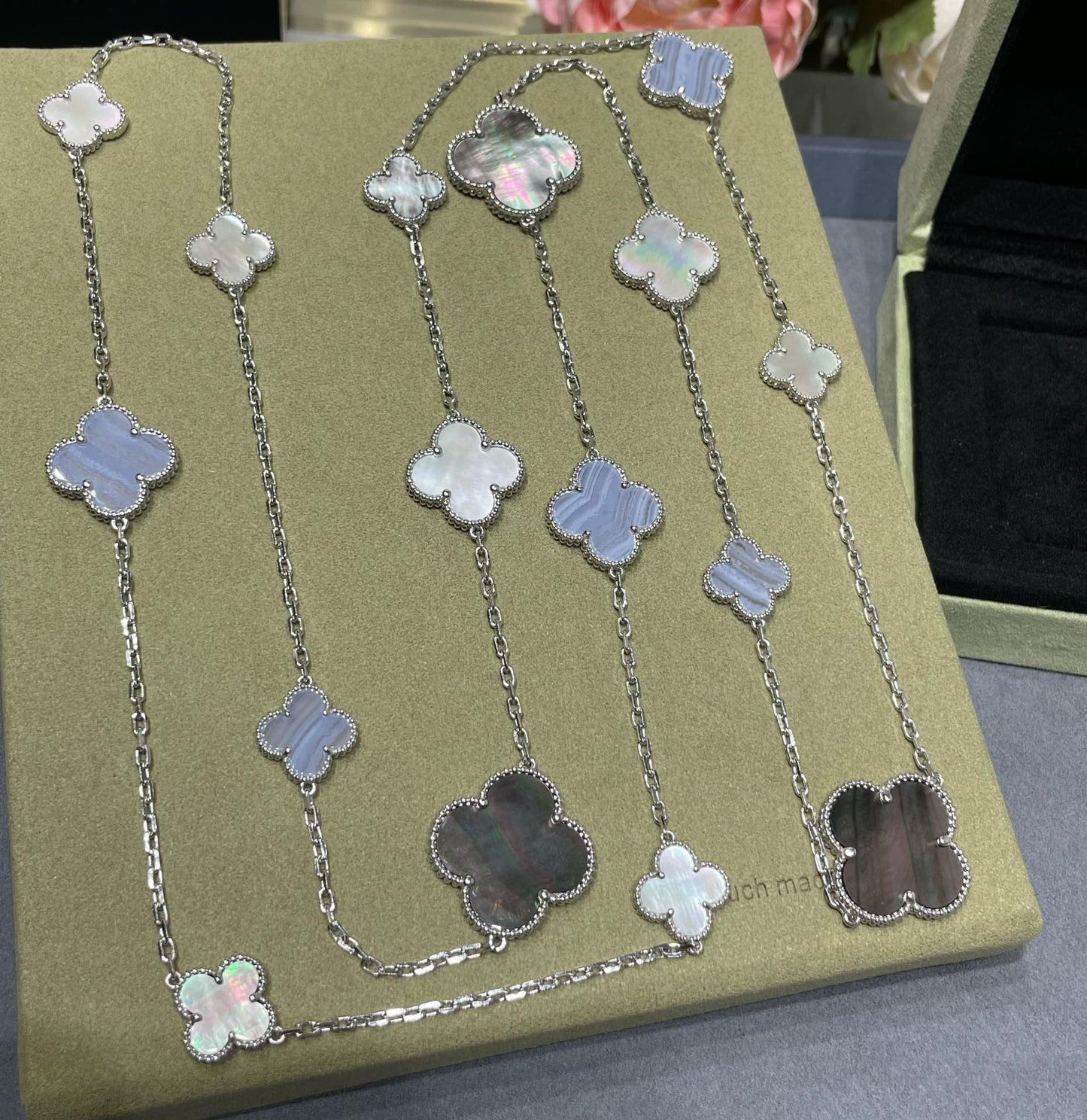[Vintora]COLLIER EN ARGENT CHALCEDOINE ET NACRE A MOTIFS CLOVER 16