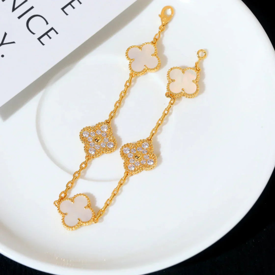 [?Vintora]CLOVER WHITE PEARL MOP 5 MOTIF BRACELET COLLECTION