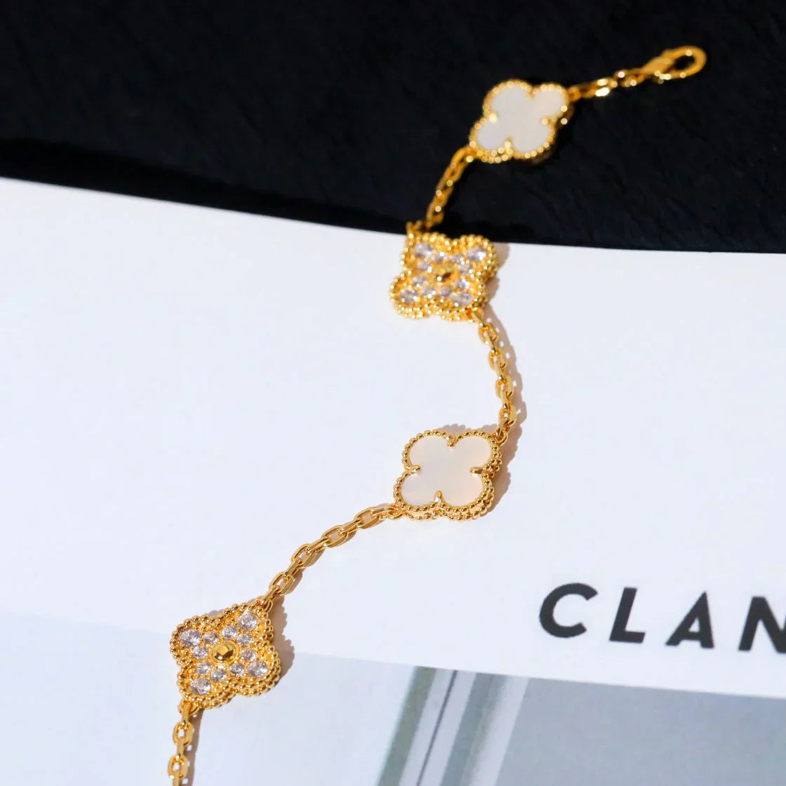 [?Vintora]CLOVER WHITE PEARL MOP 5 MOTIF BRACELET COLLECTION