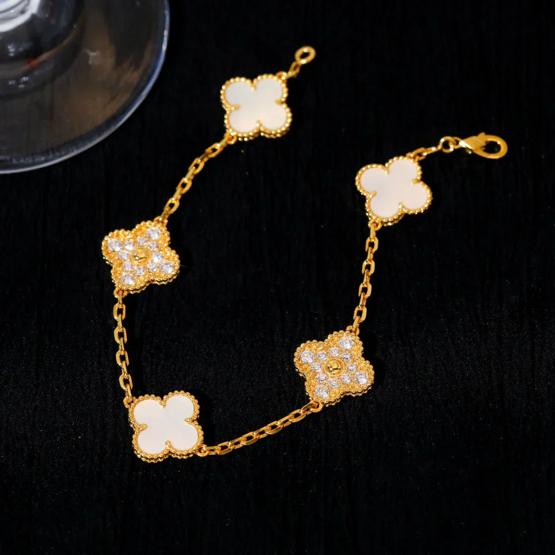 [?Vintora]CLOVER WHITE PEARL MOP 5 MOTIF BRACELET COLLECTION