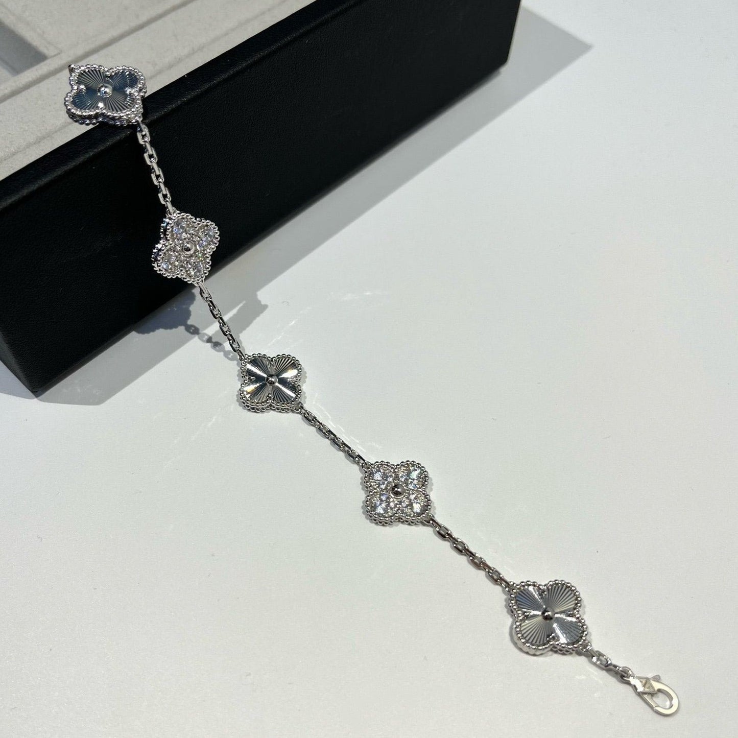 [?Vintora] CLOVER 5 MOTIF LASER BRACELET COLLECTION