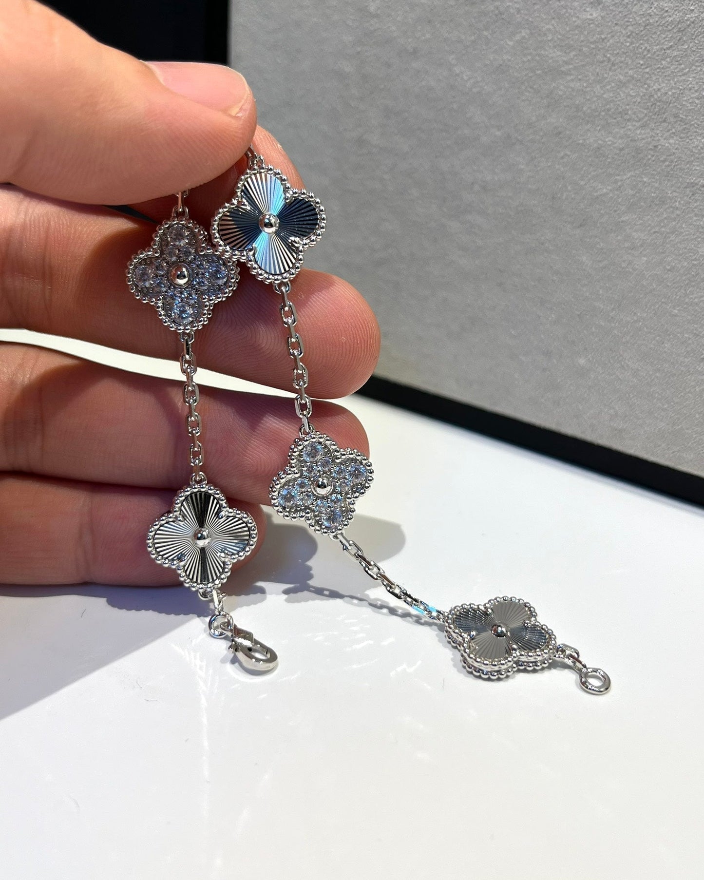 [?Vintora] CLOVER 5 MOTIF LASER BRACELET COLLECTION
