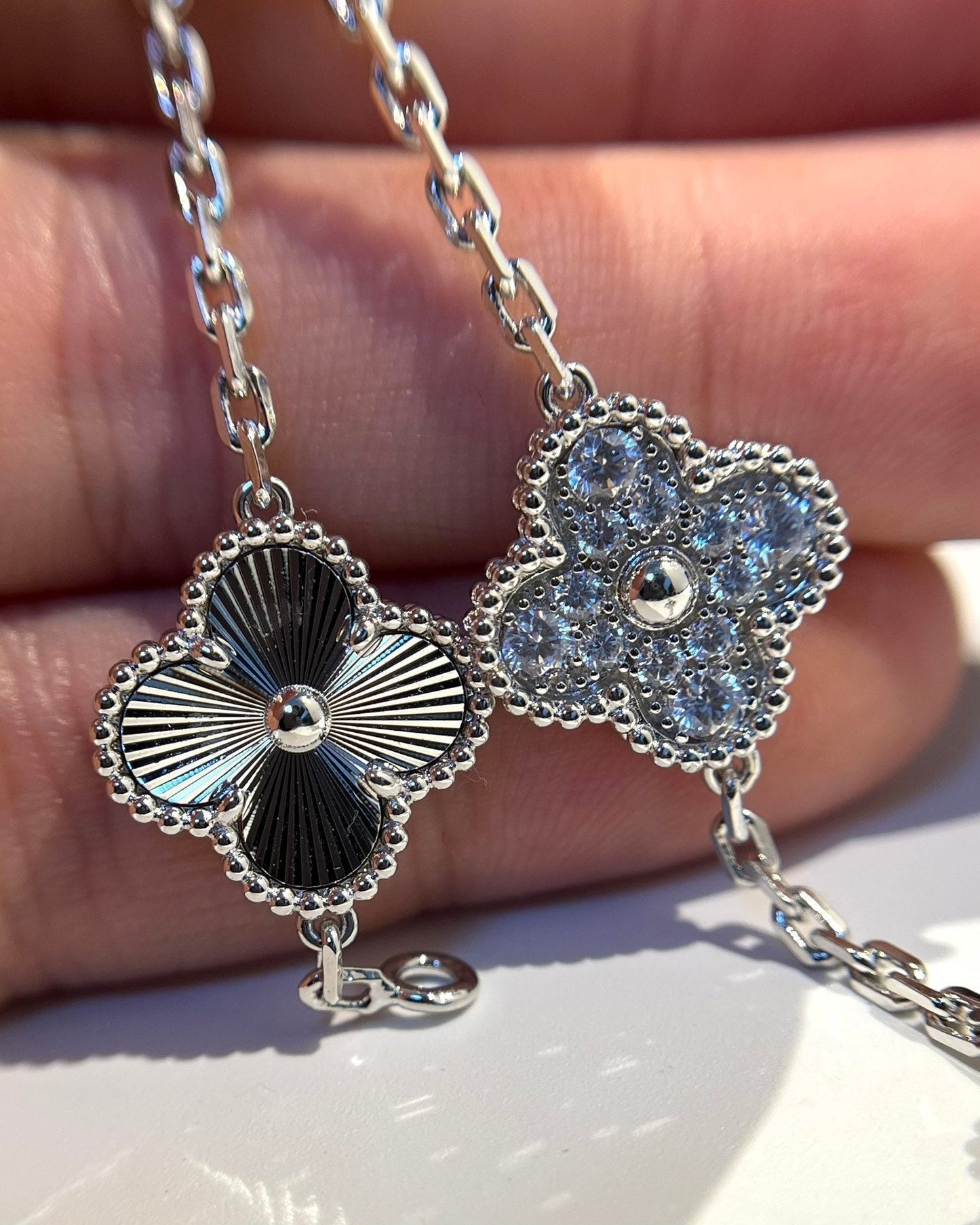 [?Vintora] CLOVER 5 MOTIF LASER BRACELET COLLECTION