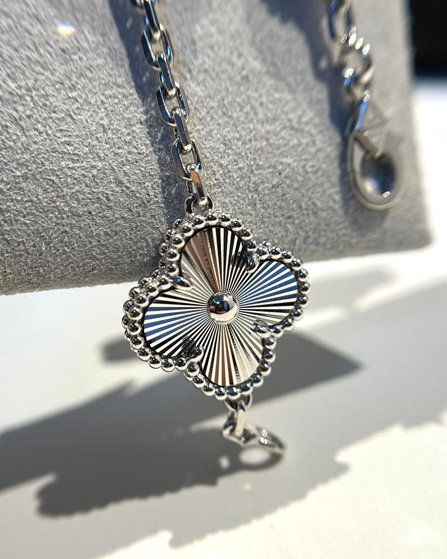 [?Vintora] CLOVER 5 MOTIF LASER BRACELET COLLECTION