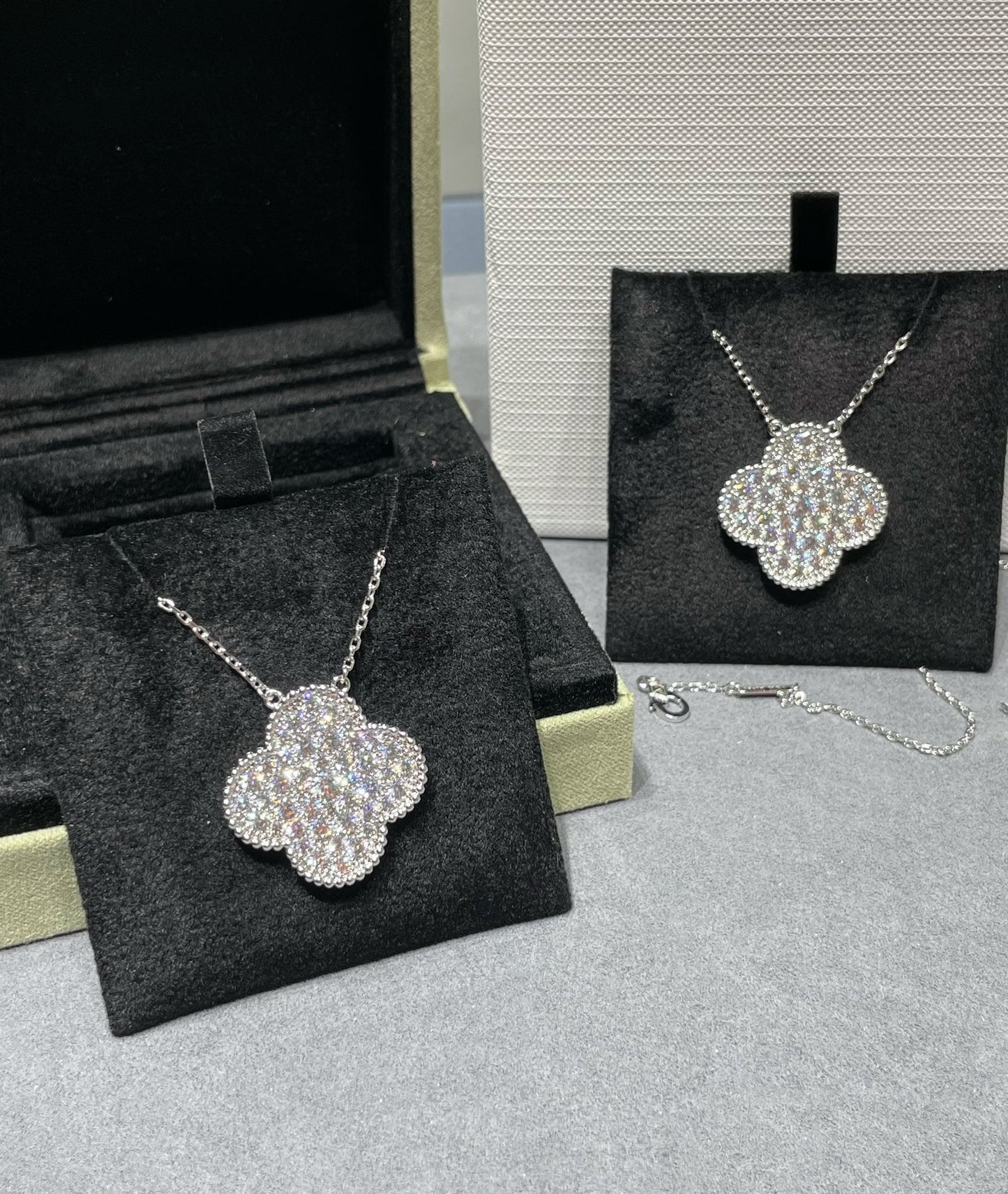 [Vintora]COLLIER PENDENTIF CLOVER 25MM GRAND PAVÉ DE DIAMANTS EN ARGENT