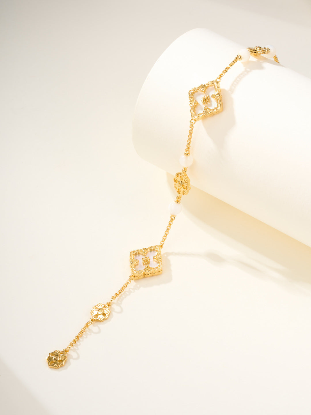 [?Vintora]B.C.L ENAMELED Three-Flower Bracelet¡ꡧTrumpet)