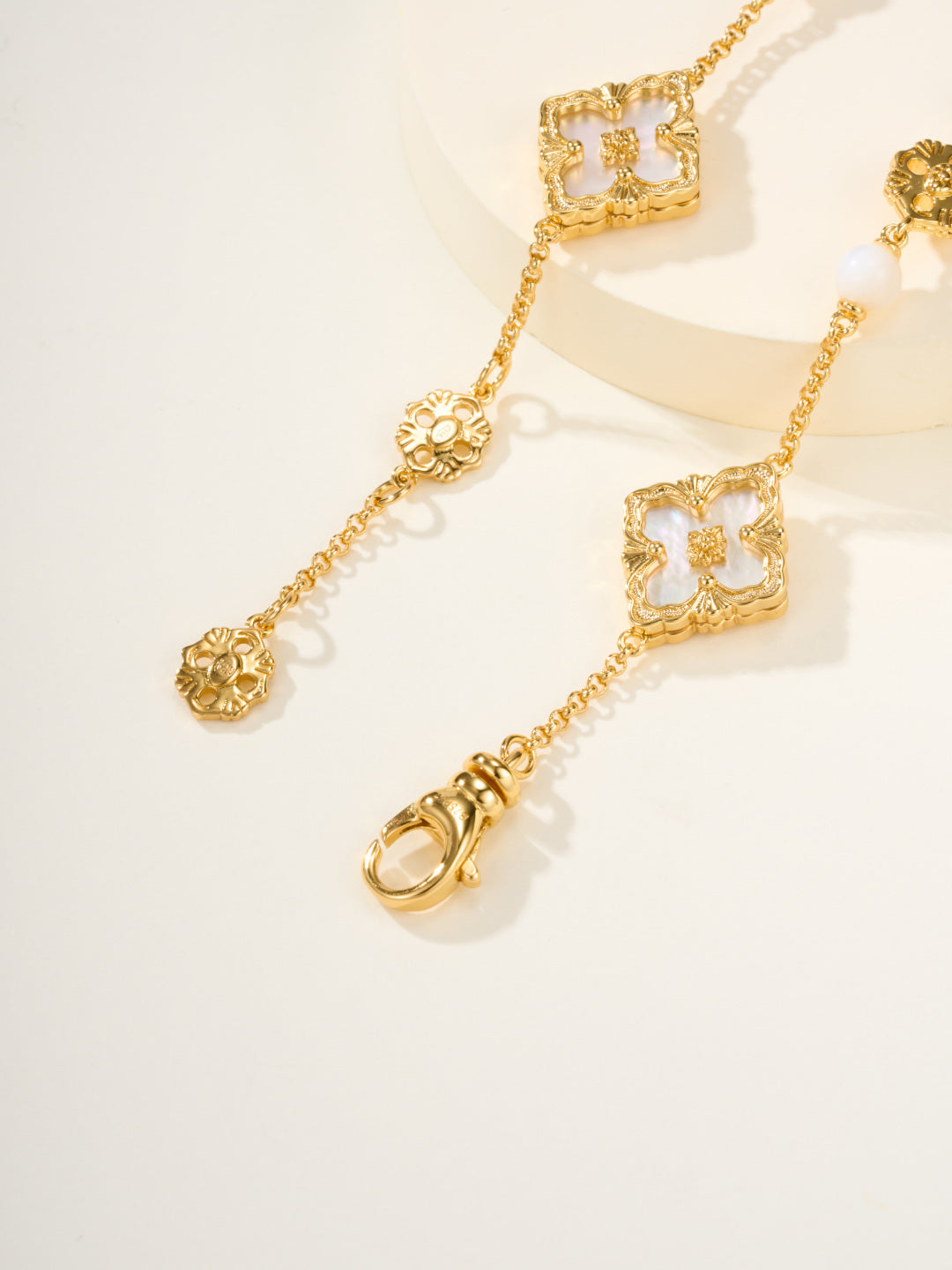 [?Vintora]B.C.L ENAMELED Three-Flower Bracelet¡ꡧTrumpet)