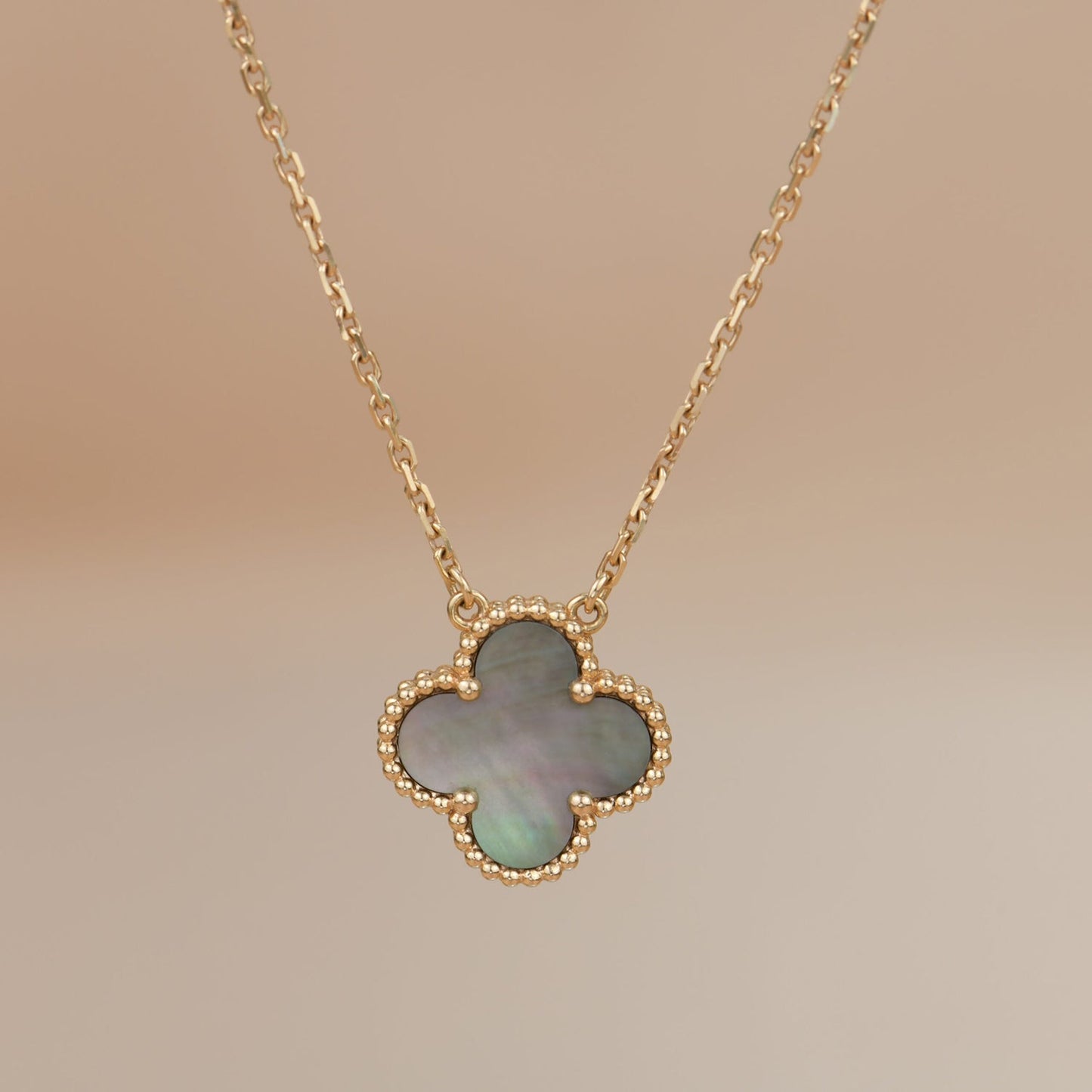 [Vintora]CLOVER 15MM COLLIER NACRE GRISE