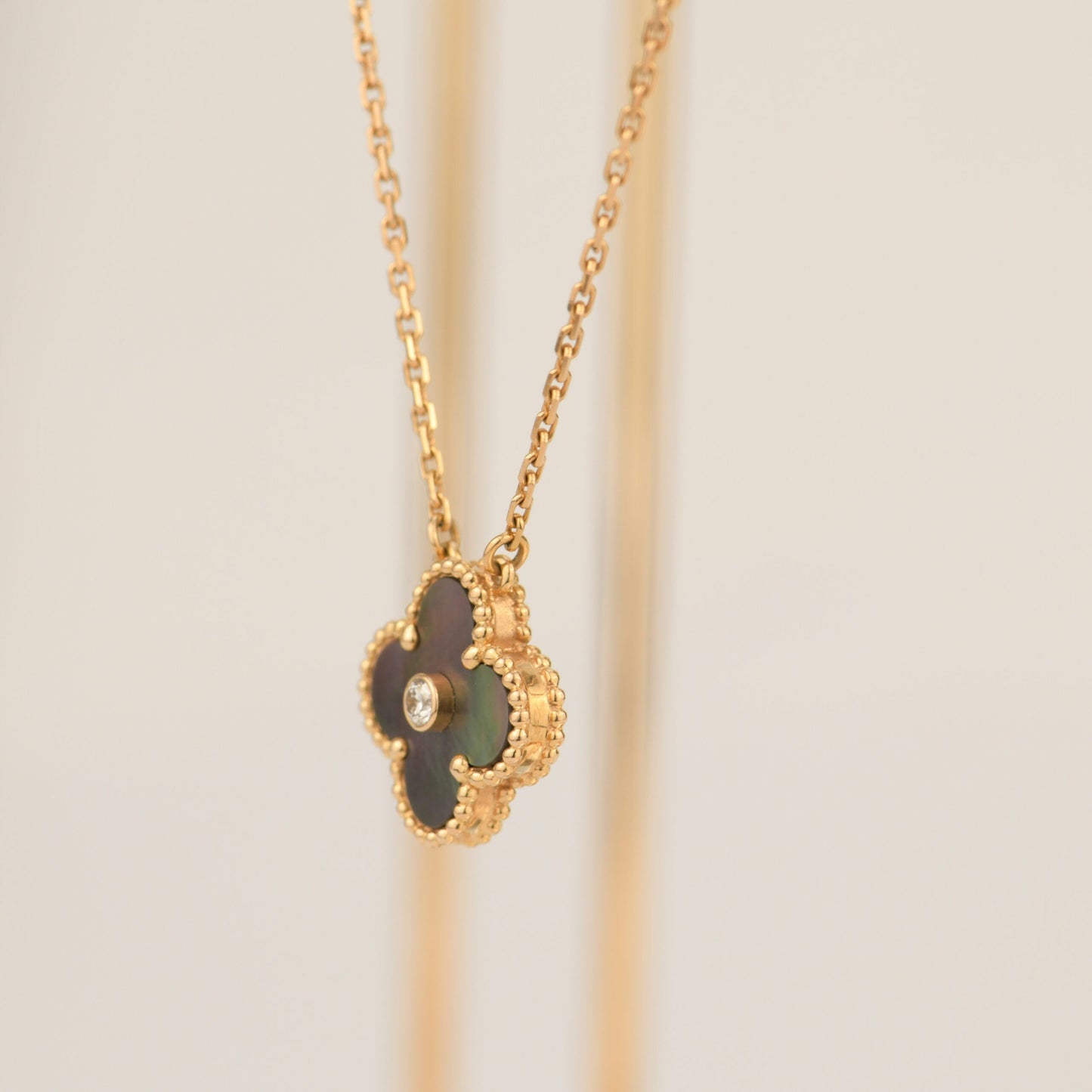 [Vintora]COLLIER TRÈFLE 15MM DIAMANT ET NACRE GRISE