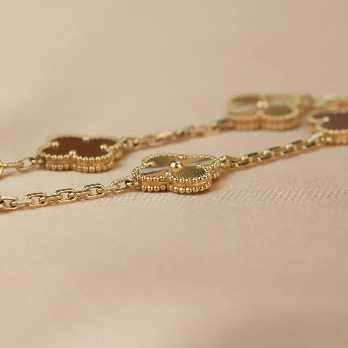 [?Vintora] CLOVER 5 MOTIF RED CORNELIAN BRACELET COLLECTION