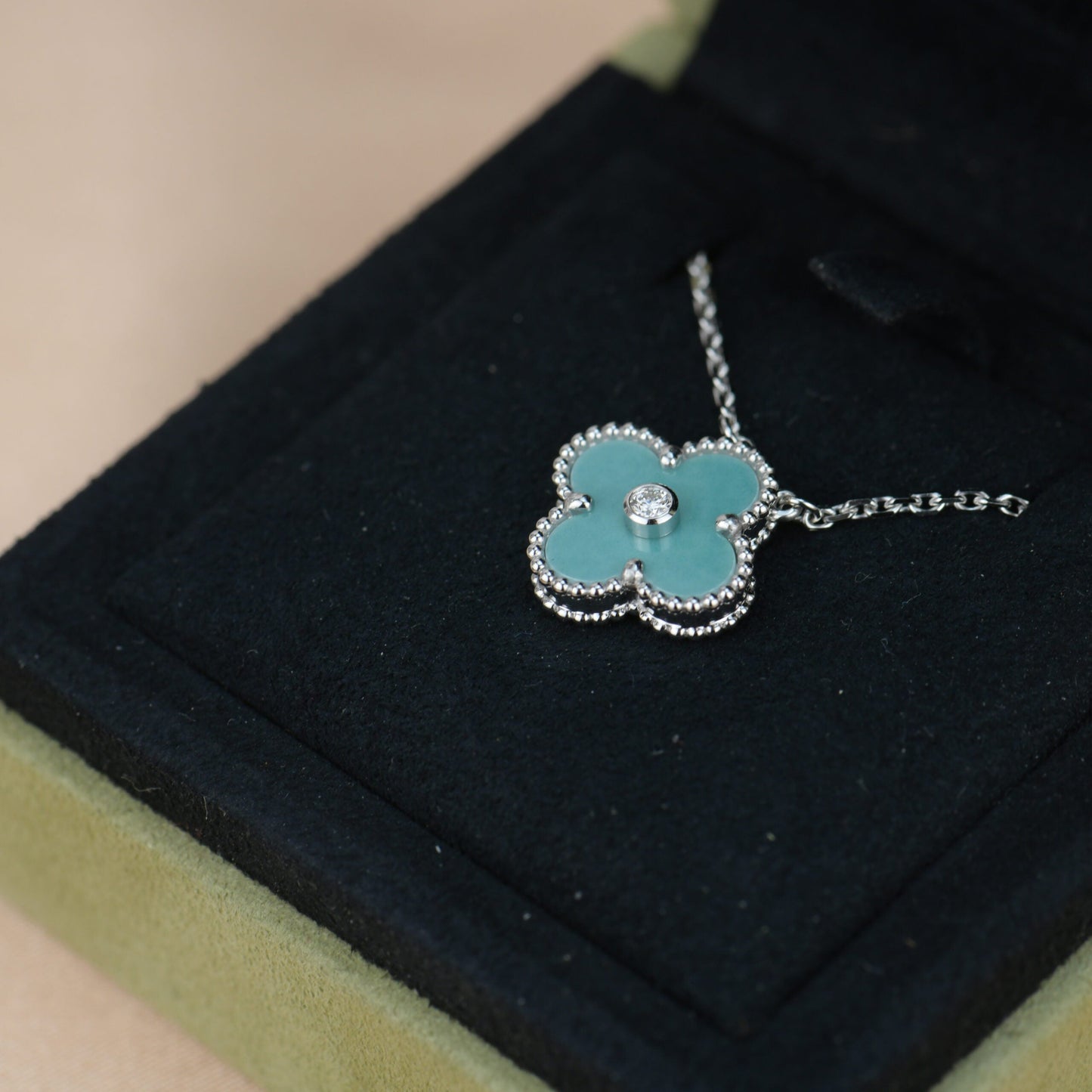 [Vintora]COLLIER EN PORCELAINE SVRES DIAMANT 15 MM TRÈFLE ARGENT