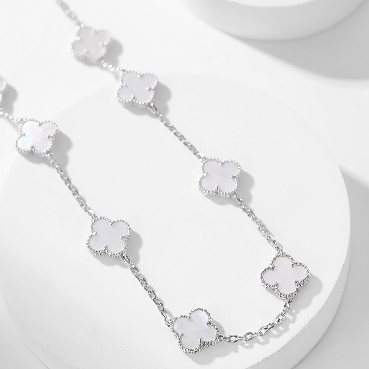 [Vintora]COLLIER TRÈFLE 10 MOTIFS NACRE BLANCHE