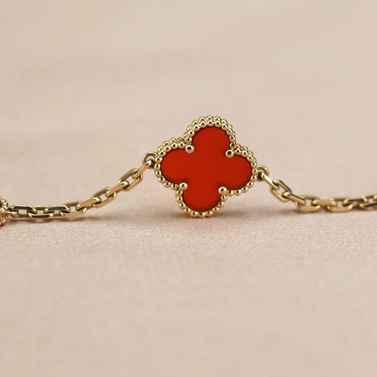 [?Vintora] CLOVER 5 MOTIF RED CORNELIAN BRACELET COLLECTION