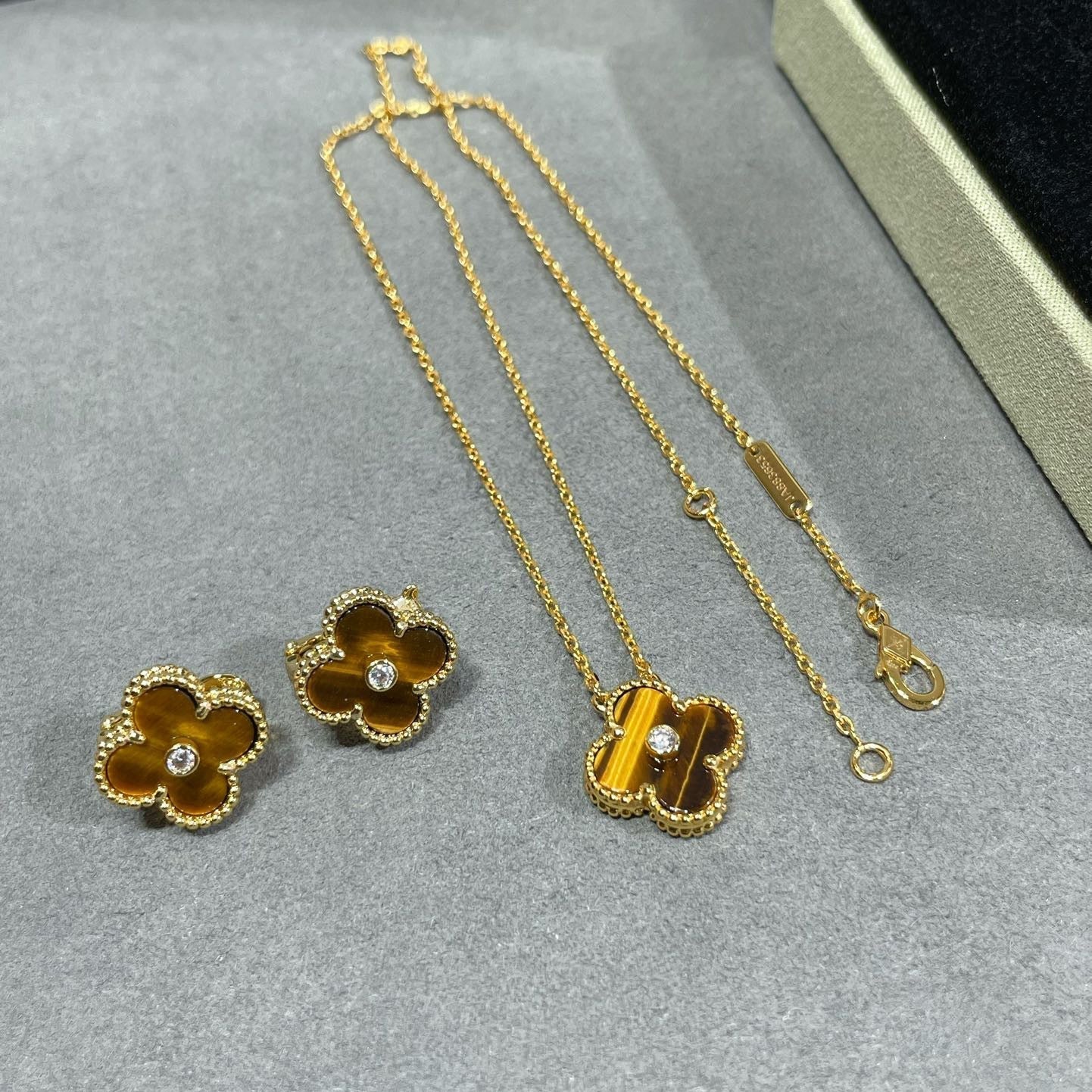 [Vintora]COLLIER TRÈFLE 15 MM DIAMANT ET ŒIL DE TIGRE JAUNE
