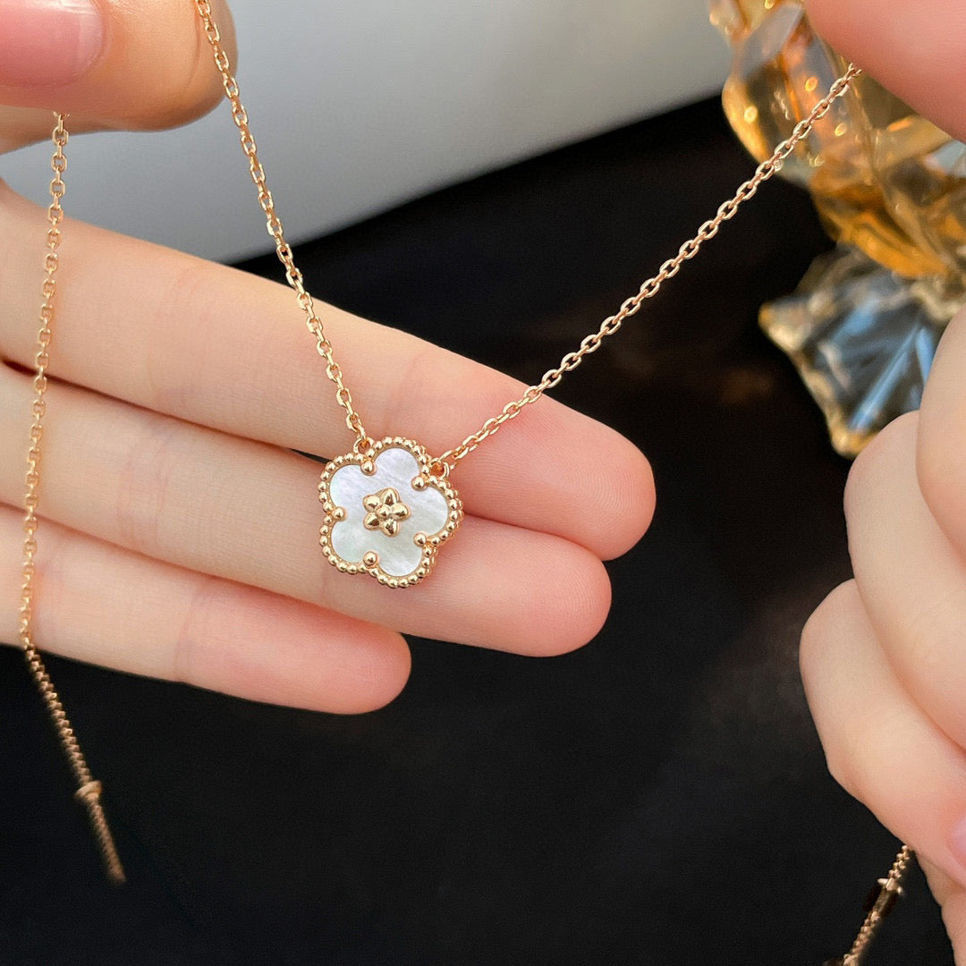 [Vintora]COLLIER FLEUR DE PRUNIER BLANC PORTE-BONHEUR