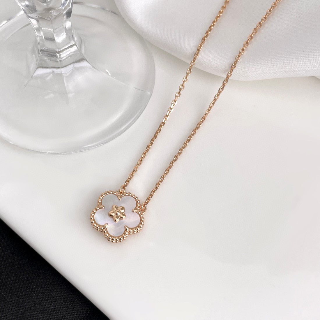 [Vintora]COLLIER FLEUR DE PRUNIER BLANC PORTE-BONHEUR