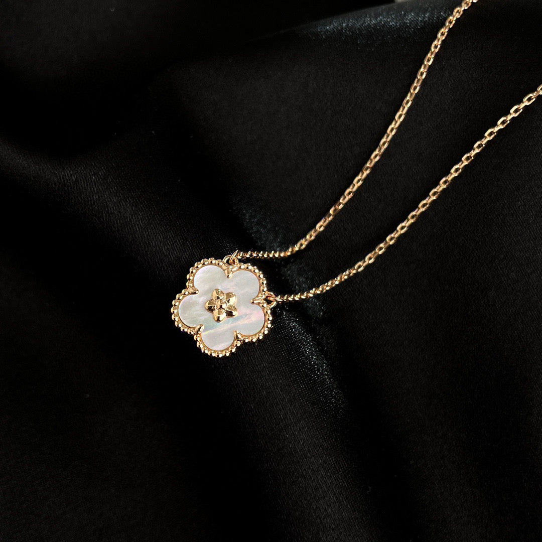 [Vintora]COLLIER FLEUR DE PRUNIER BLANC PORTE-BONHEUR