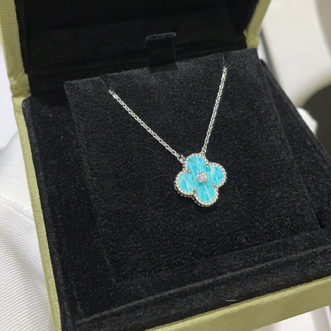 [Vintora]COLLIER EN PORCELAINE SVRES DIAMANT 15 MM TRÈFLE ARGENT
