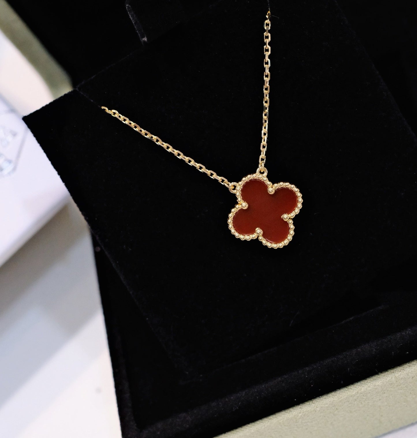 [Vintora]COLLIER FLEUR SIMPLE TRÈFLE 15 MM CORNALINE