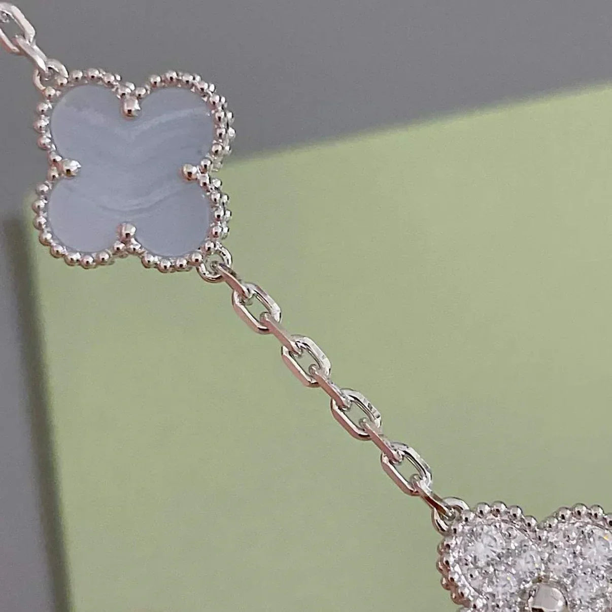 [?Vintora] CLOVER 5 MOTIF PURPLE CHALCEDONY BRACELET COLLECTION