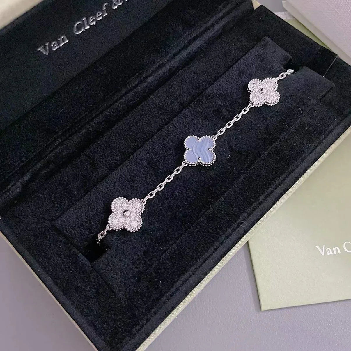 [?Vintora] CLOVER 5 MOTIF PURPLE CHALCEDONY BRACELET COLLECTION